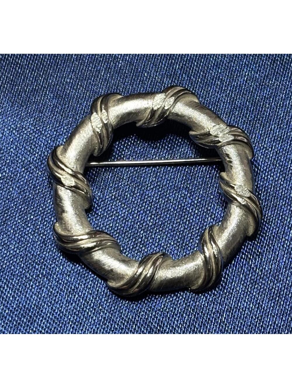 Vintage Trifari Silver Tone Wreath Brooch Textured Twist Circle Pin
